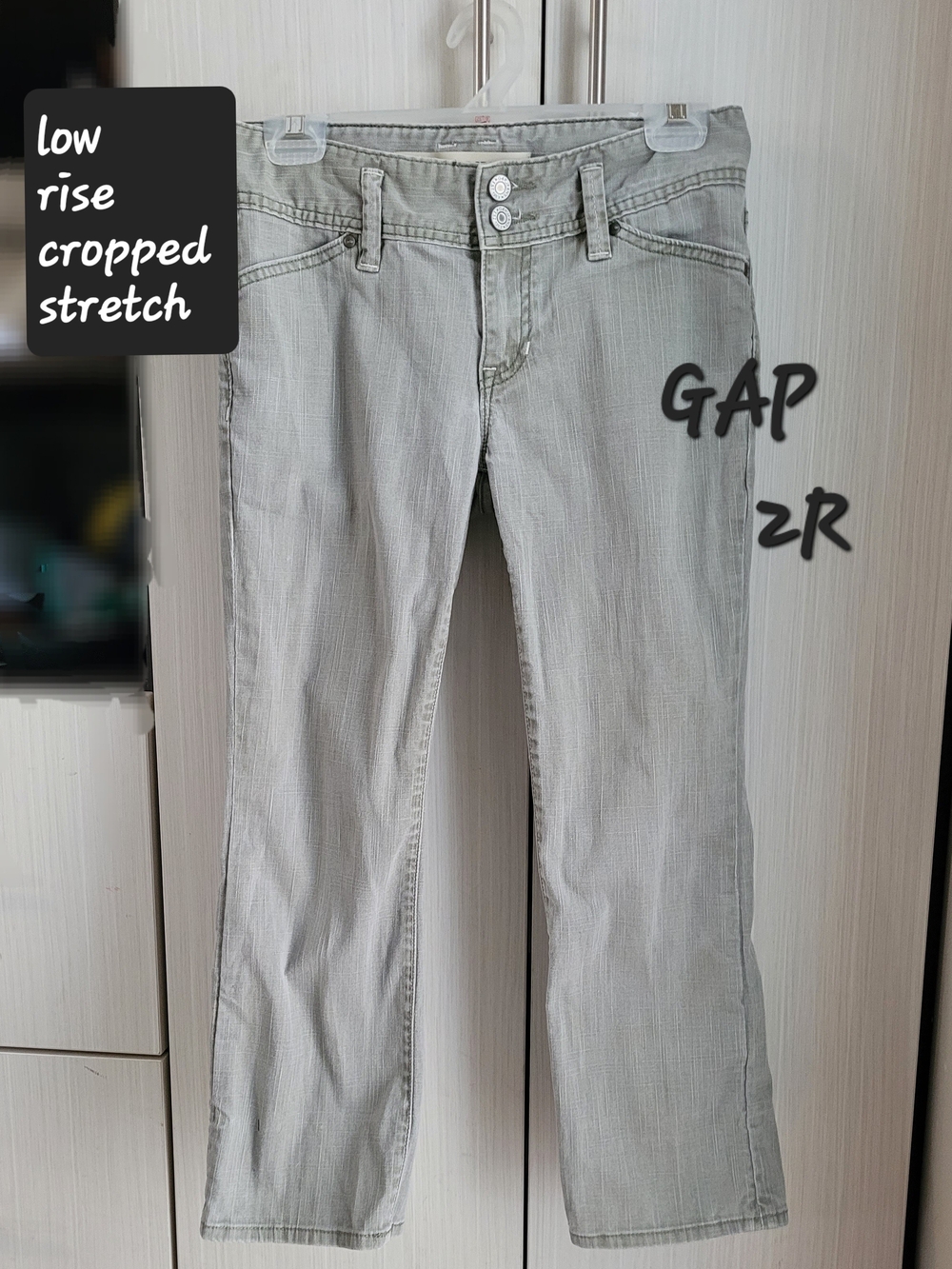 GAP Women’s Low-Rise Cropped Stretch Jeans in Light Gray
